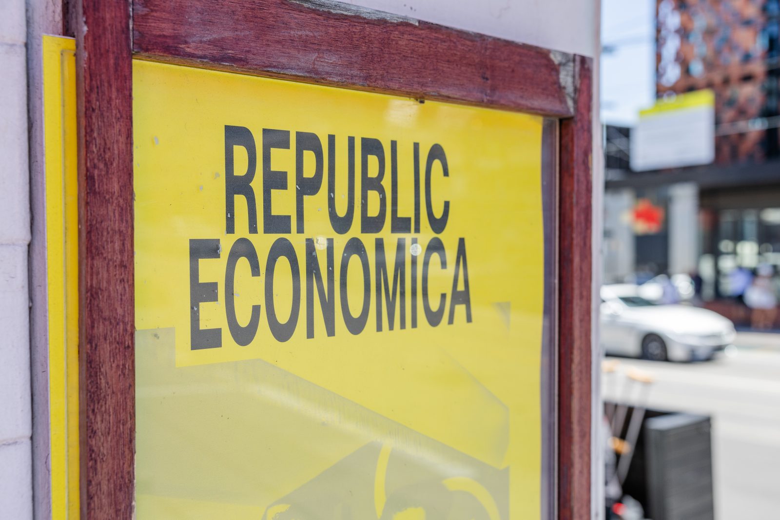 Republic Economica Café | Nostalgic Dining & Live Music