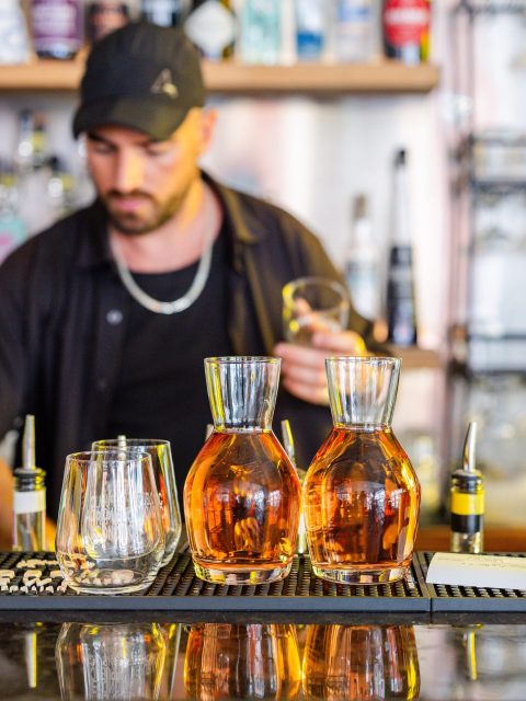 Drinks anyone? 🍸

Round up your favourite people and pull up a chair at Republica Economica on Toorak Road. A drink in hand, a catch-up well overdue and no rush to head home.

Drop in for a drink, stay for a bite and let the afternoon turn into an evening. South Yarra, this is your cue.