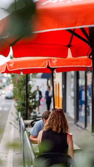 There’s a certain rhythm to this end of Toorak Road.

Afternoons that roll into evenings.
Tables filling up under those red umbrellas.
A quick drink that turns into one more.

Arcadia Hotel has become one of those places you just… fall into.

You might start outside with a beer or something simple, watching the street go by.
Then inside, it shifts. Cocktails being shaken, glasses lined up, that low hum of a room that knows what it’s doing.

It’s easy. It’s social. It works whether you’re staying for one or settling in.

And the food holds its own too. Burgers done properly, pizzas worth sharing (or not), the kind of menu that makes the decision feel simple.

This is local, in the best way. Familiar faces, good energy, and a spot that fits whatever kind of fay or night you’re having.

See you on Toorak Road.