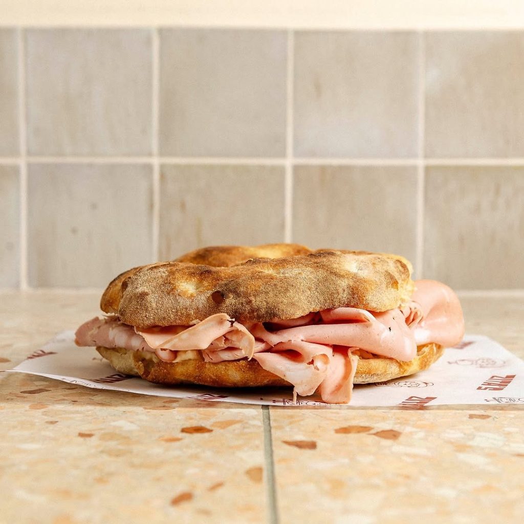 Its never too early to think about lunch. 😄
Let us tempt you... 
Still hot. Still humble. Still undefeated 💯🔥

  Zitas Focaccia
📍 16 Toorak Road South Yarra

#ZitasFocaccia  #ZitasVeterans #Lunch #ToorakRoadSouthYarra