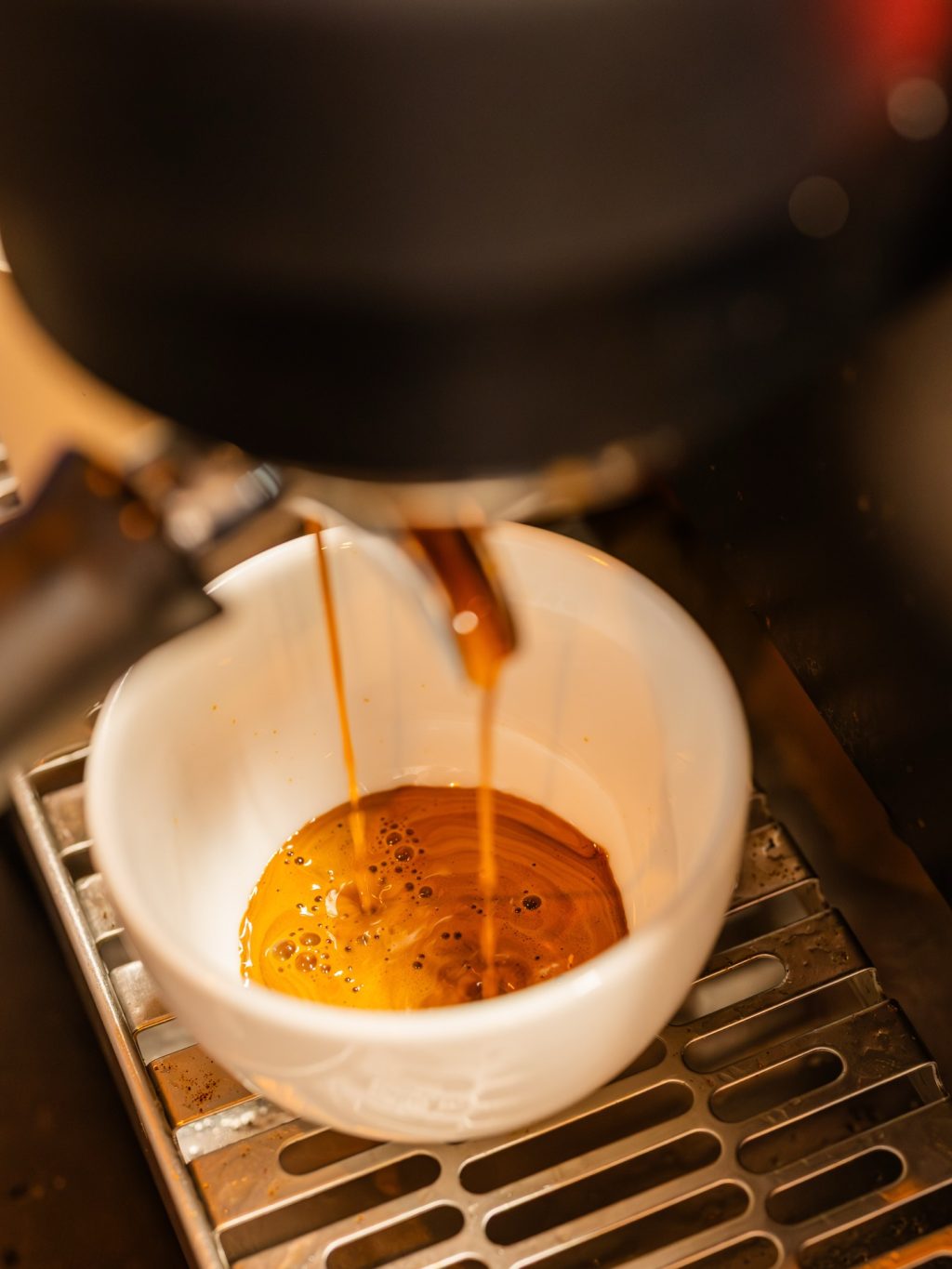 Morning coffee at Sox South Yarra (Commonfolk).

The grind, the pull, the pour - and that final swirl of milk.

One of those South Yarra rituals that never gets old.