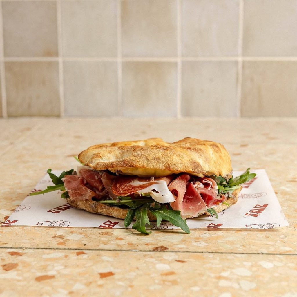 Its never too early to think about lunch. 😄
Let us tempt you... 
Still hot. Still humble. Still undefeated 💯🔥

  Zitas Focaccia
📍 16 Toorak Road South Yarra

#ZitasFocaccia  #ZitasVeterans #Lunch #ToorakRoadSouthYarra