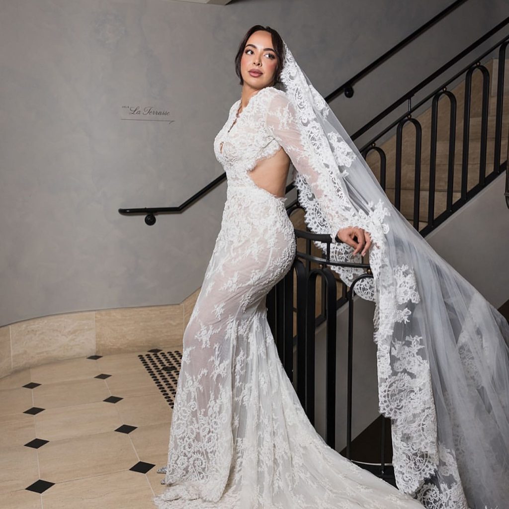EMEL in Alin Le’Kal custom French lace couture.

📍 Alin Le'Kal
  246 Toorak Toad South Yarra