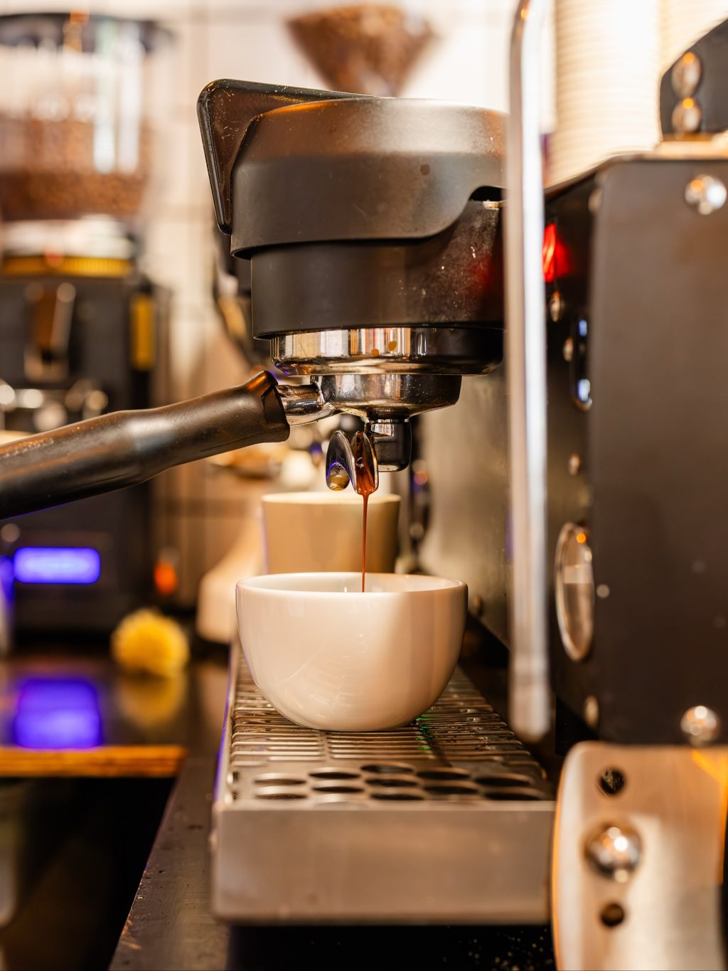 For the coffee lovers: Commonfolk South Yarra is where the good stuff flows. ☕️
Rich espresso, smooth pours, and baristas who know their craft. A proper local favourite for that first caffeine hit of the day.

📍 1C Murphy Street South Yarra

#ToorakRoadSouthYarra #SouthYarraLife #CommonfolkCoffee  #SouthYarraCafes