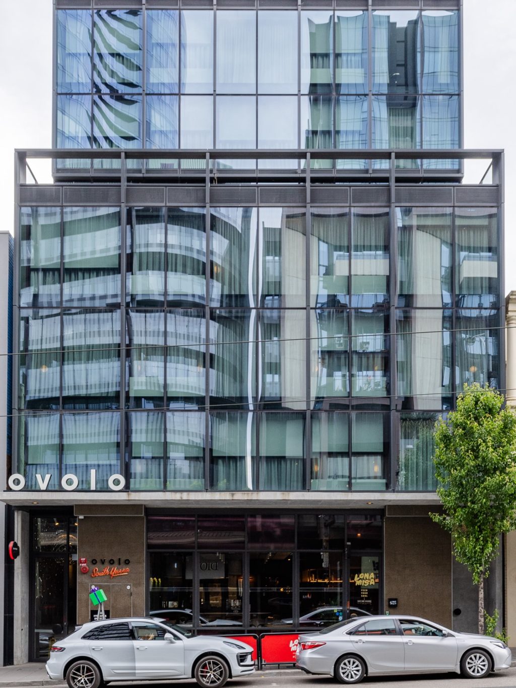 A stay that feels very South Yarra.
Ovolo Hotel South Yarra sits right on Toorak Road, known for its bold design and relaxed, contemporary feel.

Downstairs, Lona Misa is a destination in its own right, serving modern Latin flavours through a fully vegan, plant-based menu in a striking, leafy space.

The hotel is also genuinely dog-friendly, with rooms designed so four-legged companions can stay comfortably too.

A distinctive place to stay, with great design, considered dining and South Yarra at the door.

📍 234 Toorak Road South Yarra

#ToorakRoadSouthYarra #SouthYarraLife #StaySouthYarra