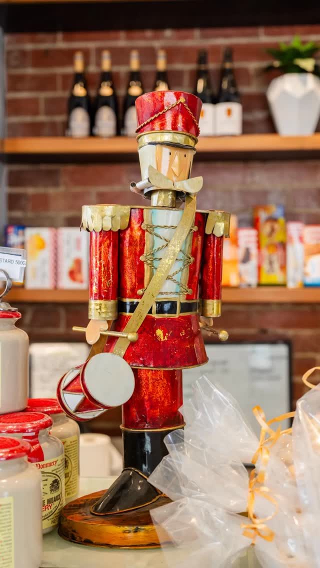 Christmas has been quietly building at La Parisienne Pâtés for weeks now.
French cheeses, festive pâtés, mince tarts and beautifully wrapped treats - the kind of things that turn a quick stop into dinner plans.

This is where Christmas shopping blends into entertaining and where one good choice usually leads to another.

📍 17 Toorak Road, South Yarra

#ToorakRoadSouthYarra #SouthYarraLife #ChristmasOnTheStreet