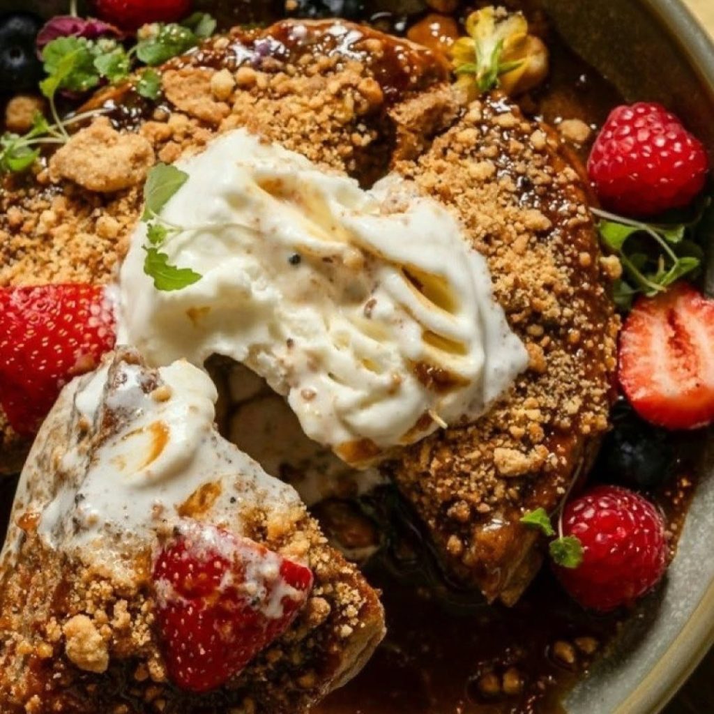 Grand Prix Sunday breakfast.
Sticky date pancakes, berries and butterscotch at @darlingcafe ☕️