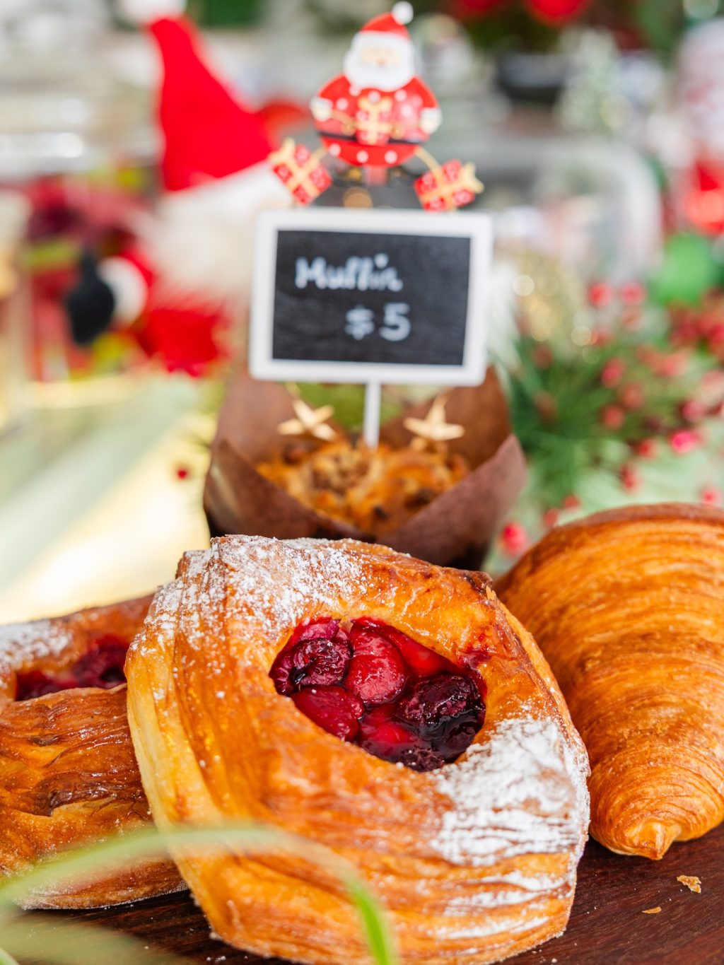 Need refuelling?
San Luca Café keeps it simple - good coffee, flaky pastries and a counter that’s hard to walk past.

Perfect for a quick stop between errands or a quiet pause before heading on. One of those places locals know they can rely on.

📍 92 Toorak Road South Yarra

#ToorakRoadSouthYarra #SouthYarraLife #CafeStop