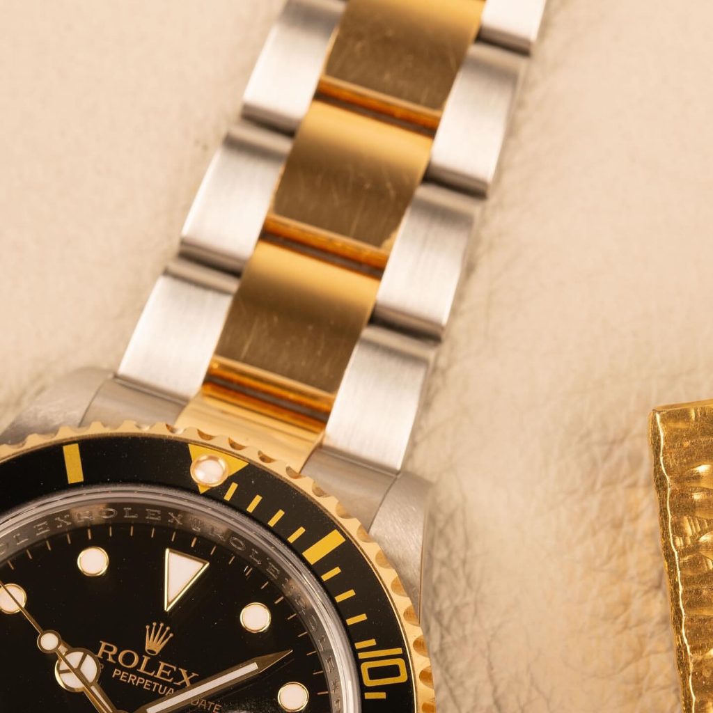 A seriously nice Rolex submariner reference 16610LN
These were discontinued in 2010 to make way for the new ceramic models, and this particular watch was from the very last batch and only sold later in 2011
In amazing condition, it passes close to unworn. Comes with the original box and papers 

A rare find and probably the best of these you can find short of having it full stickers. 

It is currently available, the listing is up on the @dovi.co site - www.dovi.com.au

#rare #rolex #nos #condition #collectible #vintagerolex #vintagewatches #bling
