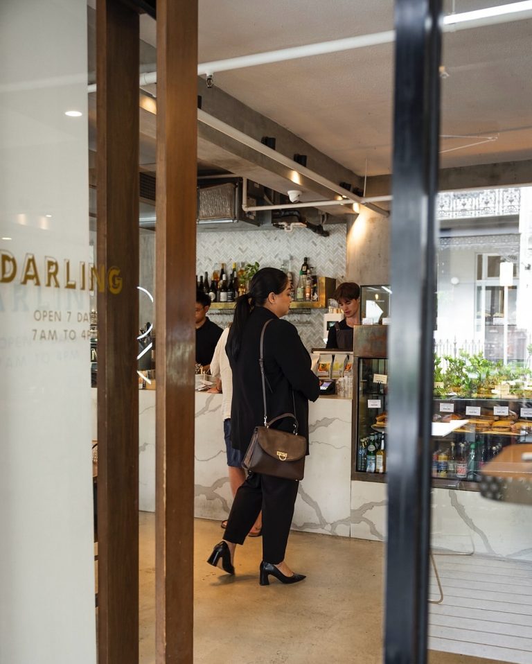 In a rush? Late for work? Grab yourself something quick from the @darlingcafe takeaway cabinet.

Now go crush that workday!

#darlingcafe