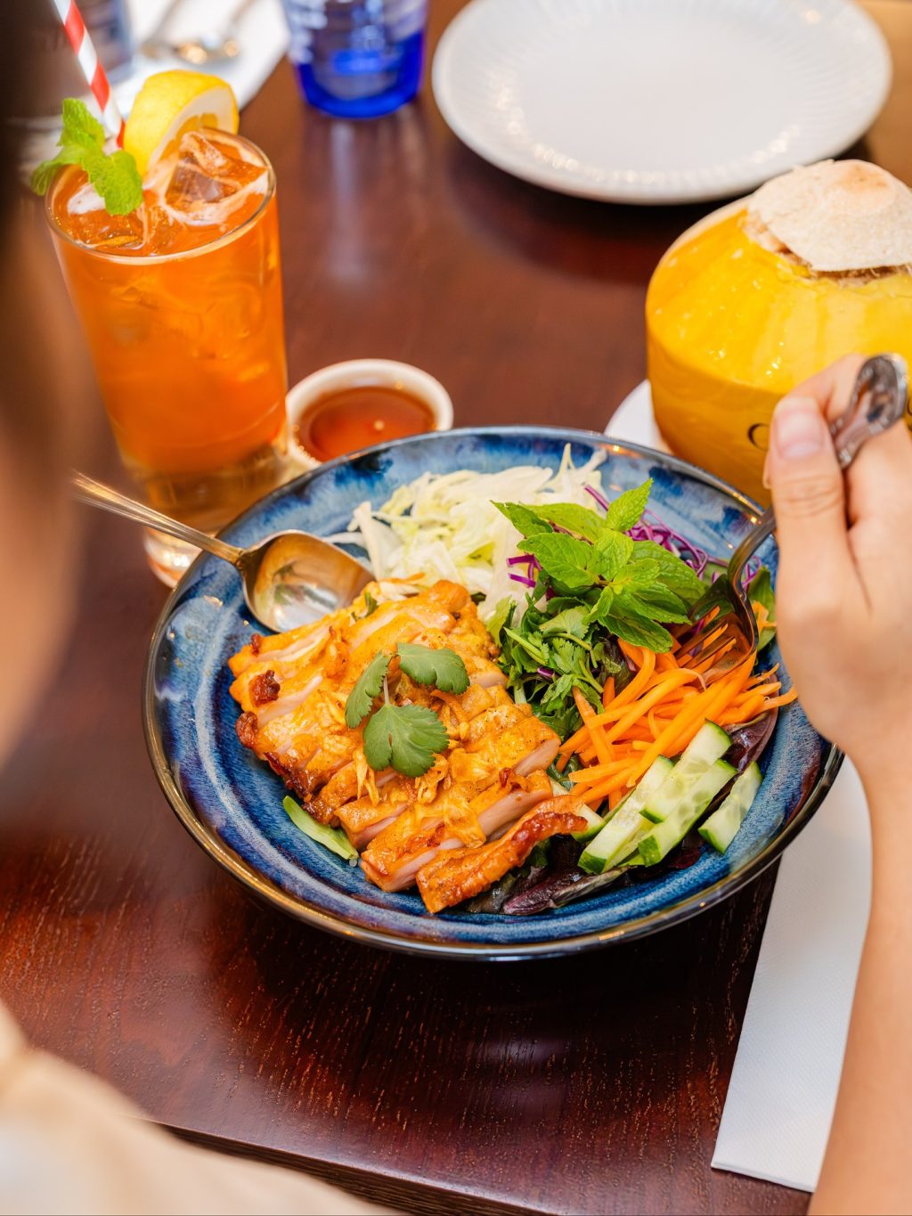 Bright, fresh and full of flavour - Saigon Today brings a taste of Vietnam to Toorak Road.
Think lemongrass chicken, crisp vegetables, and that signature hit of herbs and spice - perfect for a quick lunch or an easy dinner catch-up.

Open from 11am today.

📍97 Toorak Road South Yarra

#ToorakRoadSouthYarra #SouthYarraEats #VietnameseFood #SaigonToday