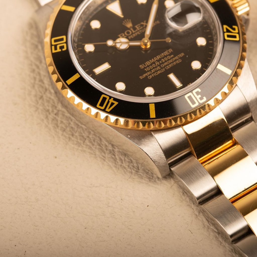 A seriously nice Rolex submariner reference 16610LN
These were discontinued in 2010 to make way for the new ceramic models, and this particular watch was from the very last batch and only sold later in 2011
In amazing condition, it passes close to unworn. Comes with the original box and papers 

A rare find and probably the best of these you can find short of having it full stickers. 

It is currently available, the listing is up on the @dovi.co site - www.dovi.com.au

#rare #rolex #nos #condition #collectible #vintagerolex #vintagewatches #bling