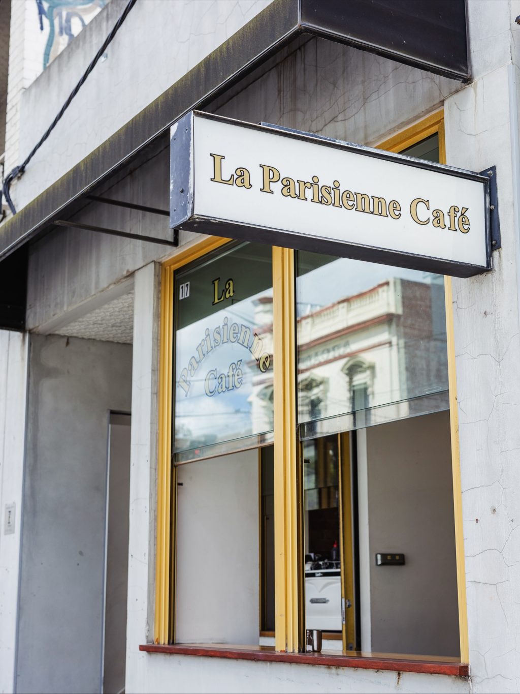 Coffee on the run? La Parisienne Café is the answer.
Their walk-up window makes it easy - quick order, fast service, good coffee.
Perfect for the morning dash, school drop-off, or a mid-afternoon pick-me-up on Toorak Road.

#ToorakRoadSouthYarra #TRSYLife #SouthYarraEats #CoffeeOnTheRun