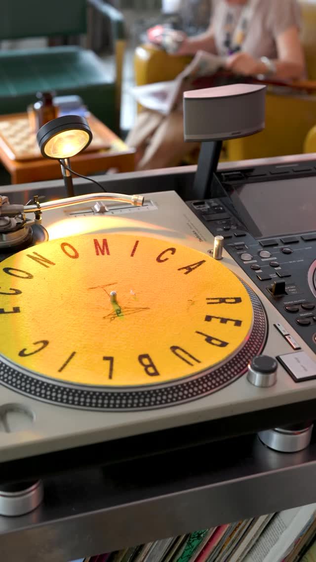 Food, drinks, music… and a game of pool if you feel like it.

Republic Economica is one of those spots you can settle into - start with coffee, stay for a bite, and somehow it turns into a full afternoon.

A bit of everything, done well.

On Toorak Road, it’s an easy yes.