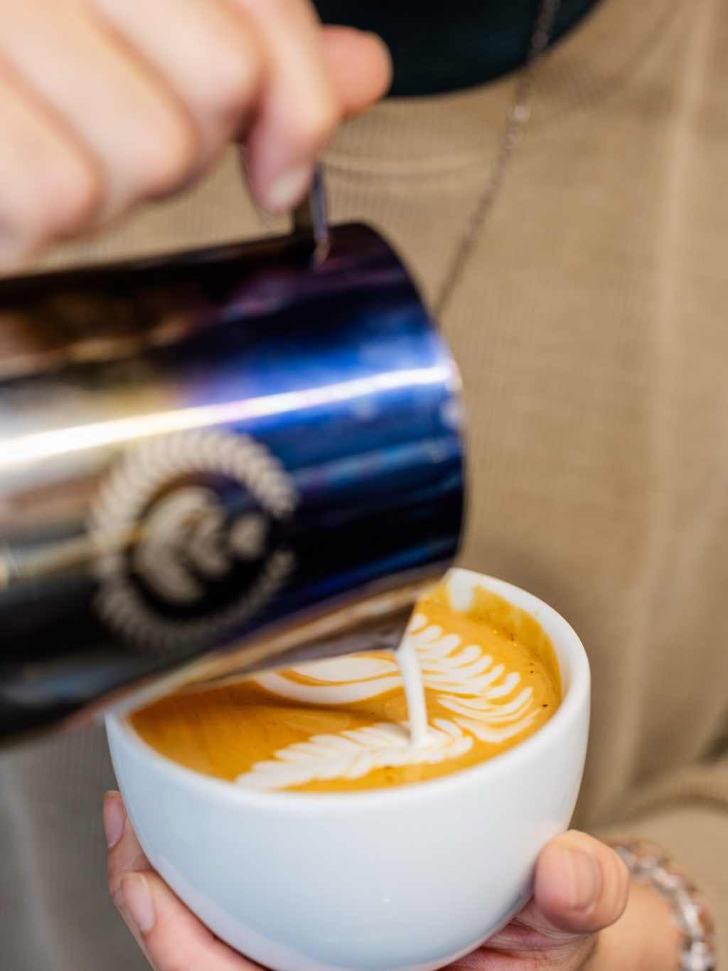 Morning coffee at Sox South Yarra (Commonfolk).

The grind, the pull, the pour - and that final swirl of milk.

One of those South Yarra rituals that never gets old.