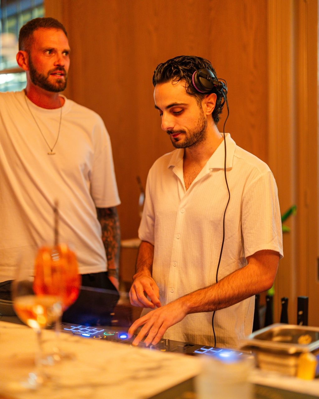 Saturday night in South Yarra.

The Godby Hotel is buzzing - food coming from the kitchen, drinks flowing across the bar and a lively crowd settling in for the night.

📍 The Godby Hotel, 163 Toorak Road South Yarra