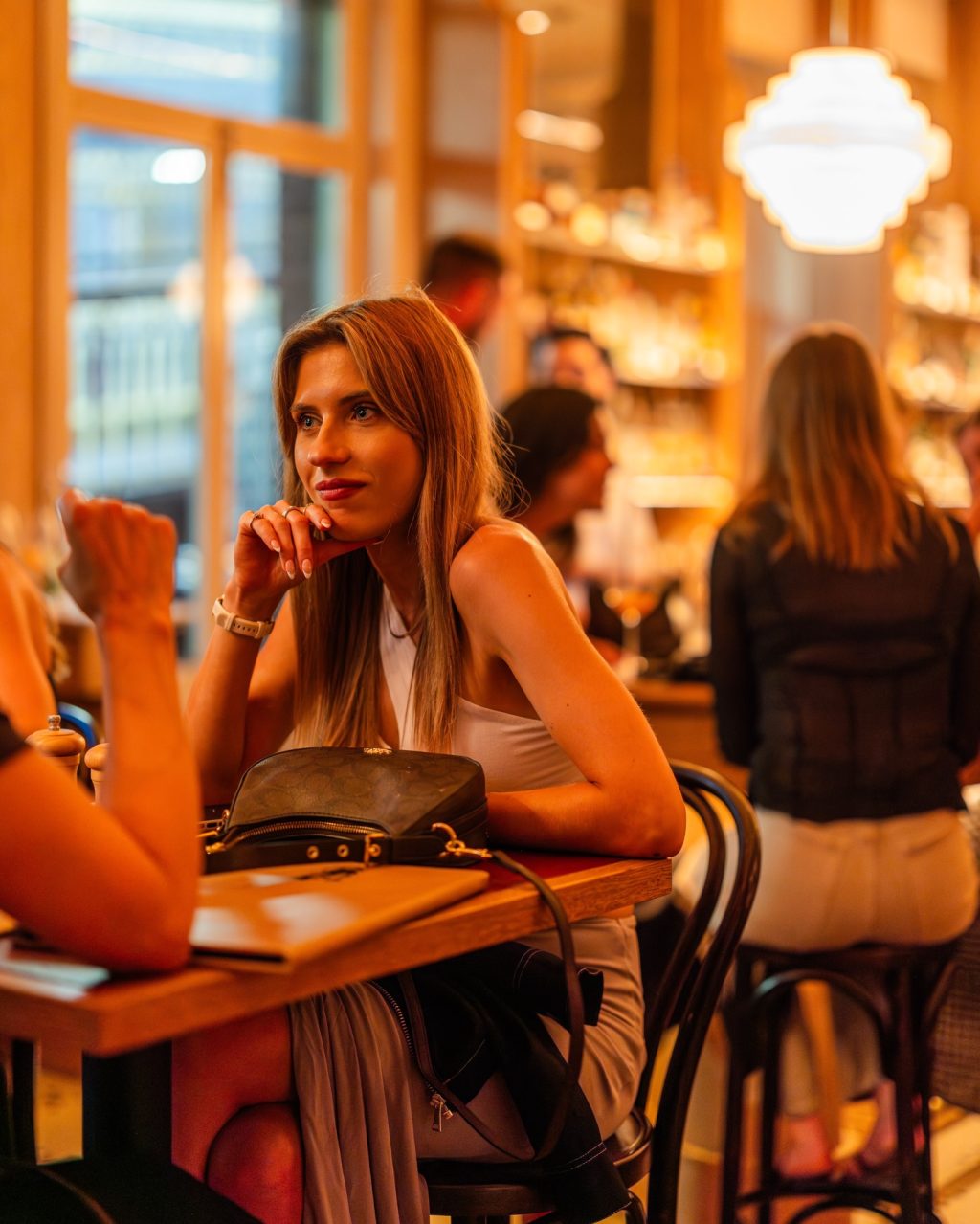 Saturday night in South Yarra.

The Godby Hotel is buzzing - food coming from the kitchen, drinks flowing across the bar and a lively crowd settling in for the night.

📍 The Godby Hotel, 163 Toorak Road South Yarra