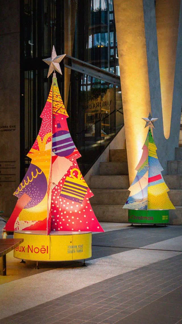 Take a walk along Toorak Road at twilight and it becomes a different world.
The lights soften, the colours glow, and the street slows just enough to notice it all.

Our Christmas trees are still shining for a few more days. An evening wander is worth it.