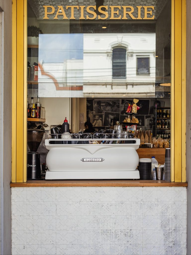 Coffee on the run? La Parisienne Café is the answer.
Their walk-up window makes it easy - quick order, fast service, good coffee.
Perfect for the morning dash, school drop-off, or a mid-afternoon pick-me-up on Toorak Road.

#ToorakRoadSouthYarra #TRSYLife #SouthYarraEats #CoffeeOnTheRun