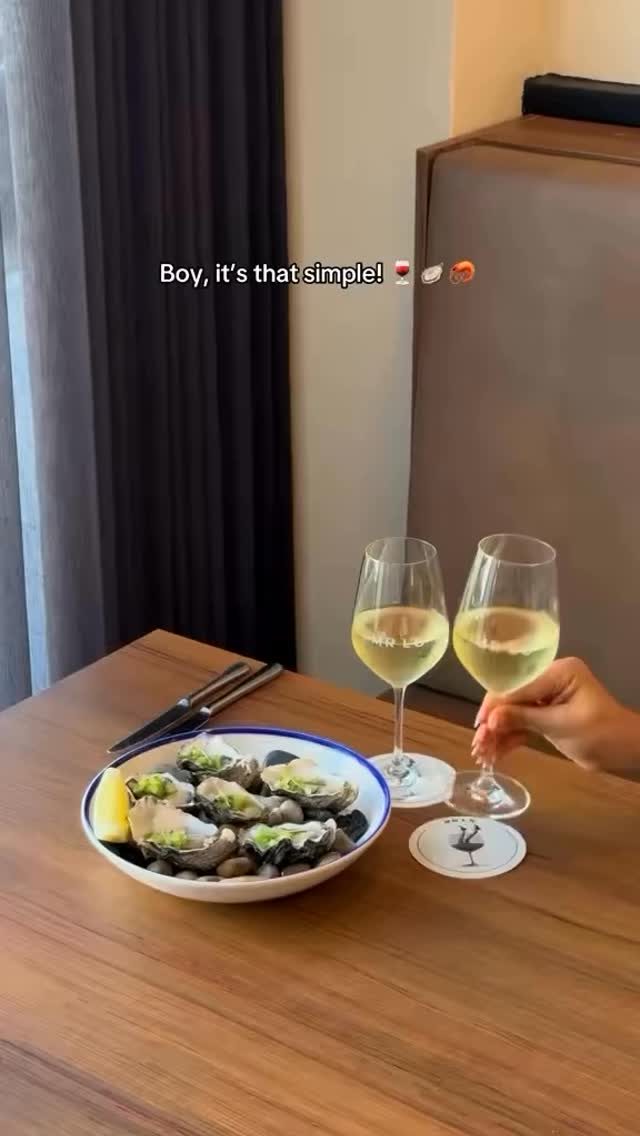 When he knows your love language is wine & seafood 🍷🦪🍤

📍 25 Toorak Road South Yarra

📷 @mrlsmelbourne