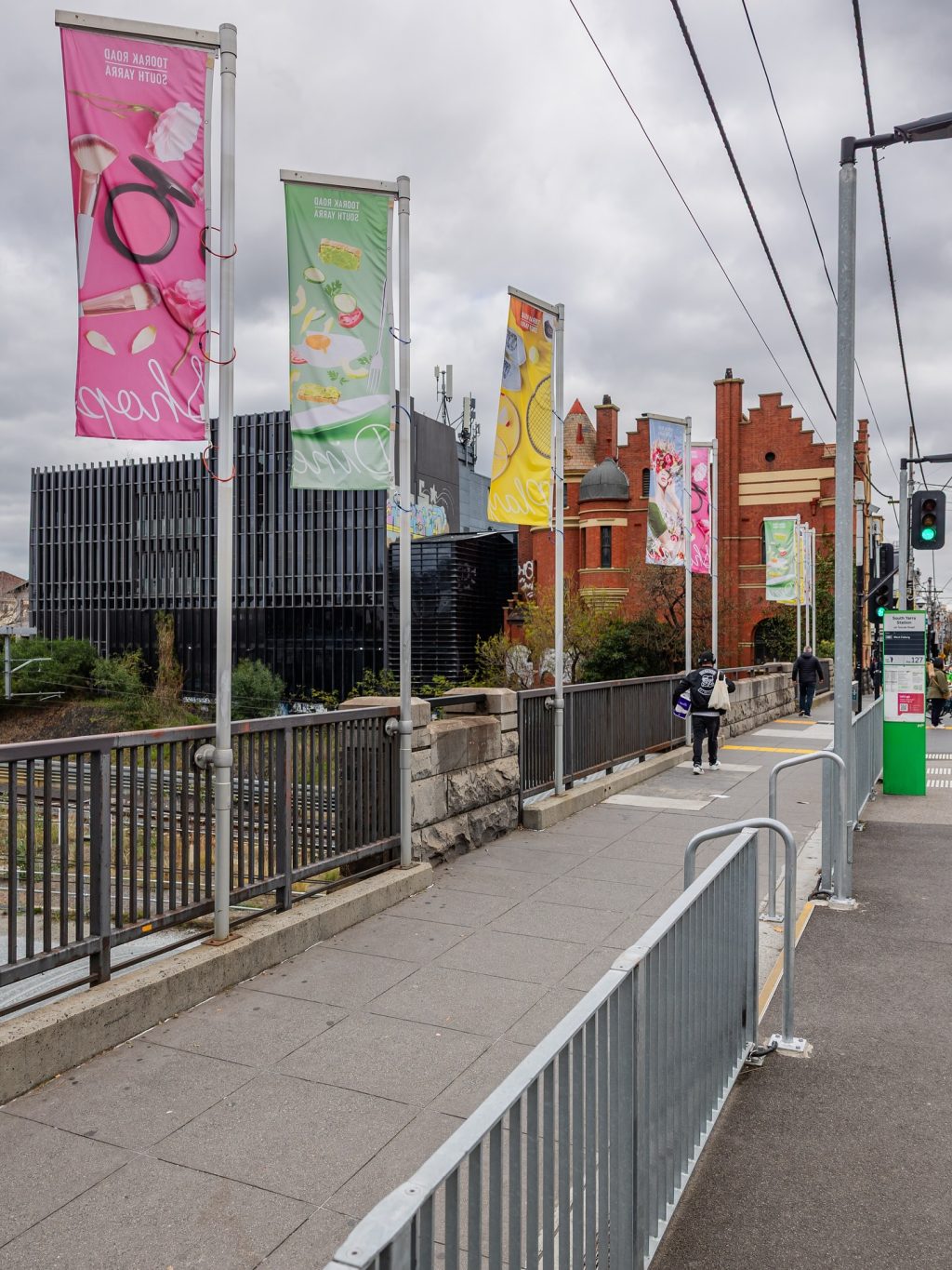 Sunday morning on Toorak Road
Grey skies lifting… is that spring in the air? 🌼
Coffee in hand, a little shopping, and a stroll ~  that’s how we do Sundays in South Yarra.

#ToorakRoadSouthYarra
