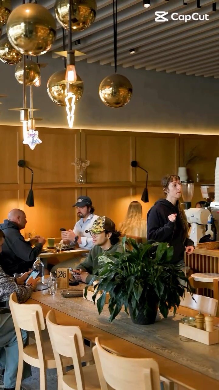 Start with coffee, swing by for a puppy spruce-up, then grab the best focaccia in town from Zita’s for lunch on the go. Toorak Road South Yarra - where your day just flows.