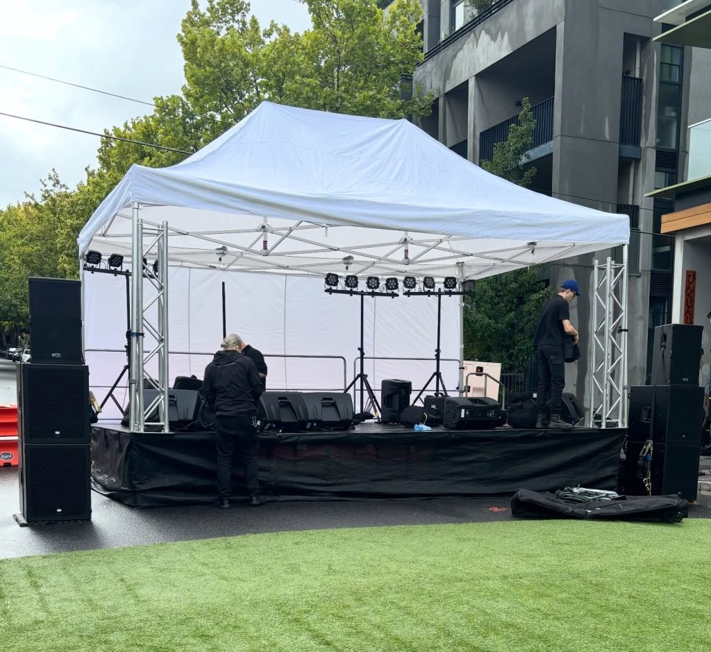 And so it begins... 

Set up is on track.

(Humming: rain rain go way, come again another day...☔️)

Jazz on Murphy. 2 pm start today